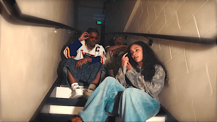 La dernière vidéo de Samara Cyn montre ses `` nouvelles dents '' avec Tourmate Smino