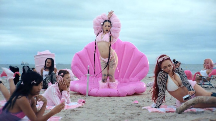 La vidéo effrontée de Sairorr «B * tches Brew« Reimagine «La naissance de Vénus»