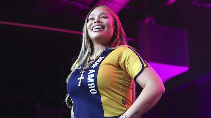 Latto a vraiment besoin de «quelqu'un» dans son nouveau single romantique