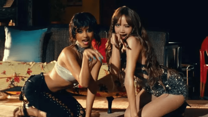 Lisa et Tyla gardent les choses chaudes et torrides dans la vidéo «When I'm With You»