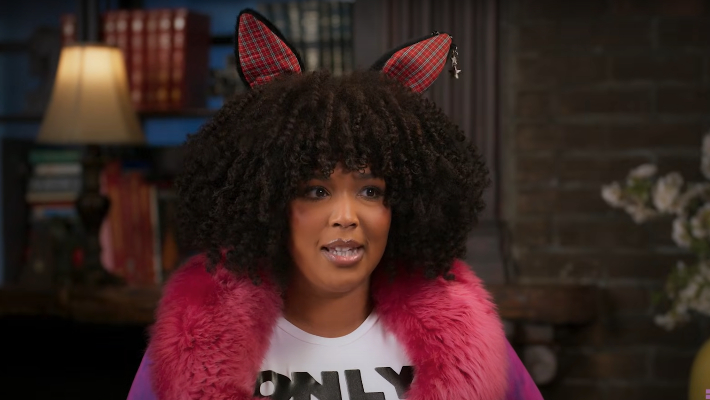 Lizzo est extrêmement fière de son score Wikifeet qu'elle a partagé une vidéo de pied sur «Ziwe»