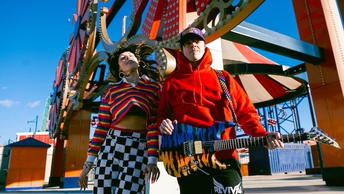 Mixtape indie 20: Sleigh Bells dit que c'est OK de rire de 'Bunky Becky Birthday Boy' '