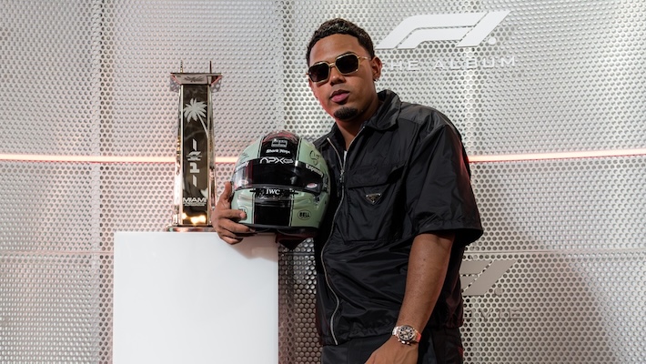 Myke Towers le donne un coup de pied à l'ancienne dans la pittoresque 'Baja California' avec son nouveau single de la bande sonore 'F1'