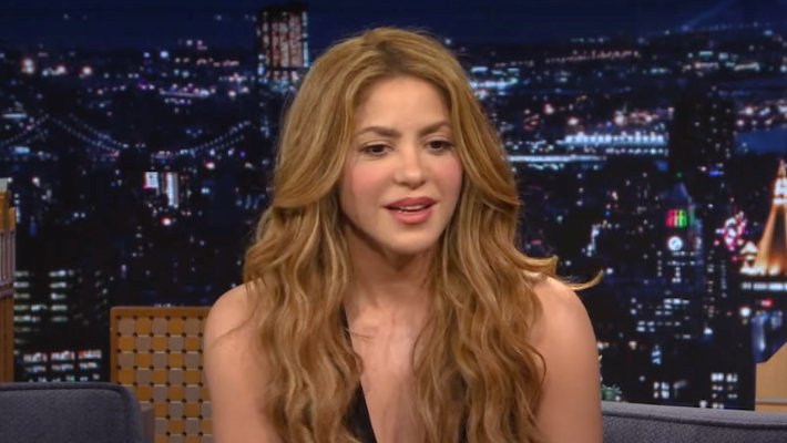 Shakira croit que son succès massif `` Les hanches ne mentent pas '' ont changé "son histoire, mais cela n'a presque pas été libéré