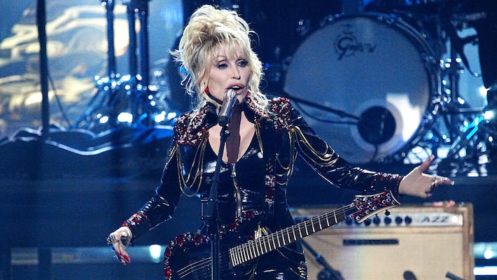 Une nouvelle exposition Dolly Parton se dirige vers le Temple de la renommée de la musique country