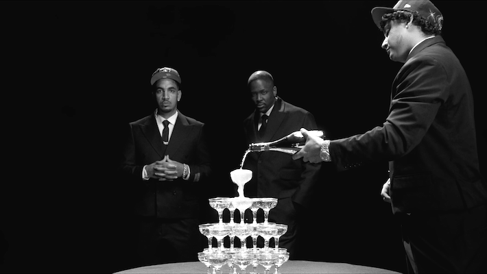 YG et Shoreline Mafia sont adaptés et démarrés dans leur vidéo «Hollywood» habillée