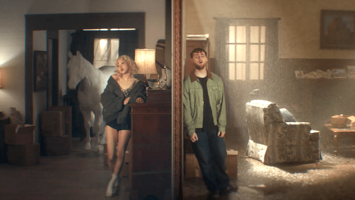 Alex Warren et Rosé se perdent dans des souvenirs dans leur vidéo «On My Mind»