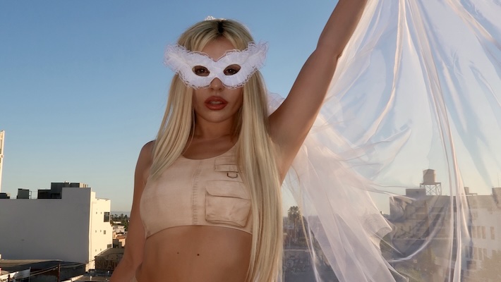 Ava Max apporte son album «Don't Click Play» à travers l'Amérique du Nord à de nouvelles dates de tournée