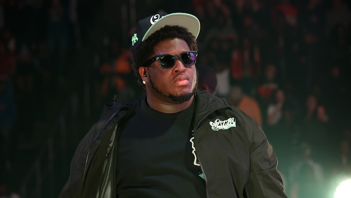 Cash Cobain invite les fans à `` faire la fête avec Slizzy '' lors de sa tournée Monster Energy Epibrew