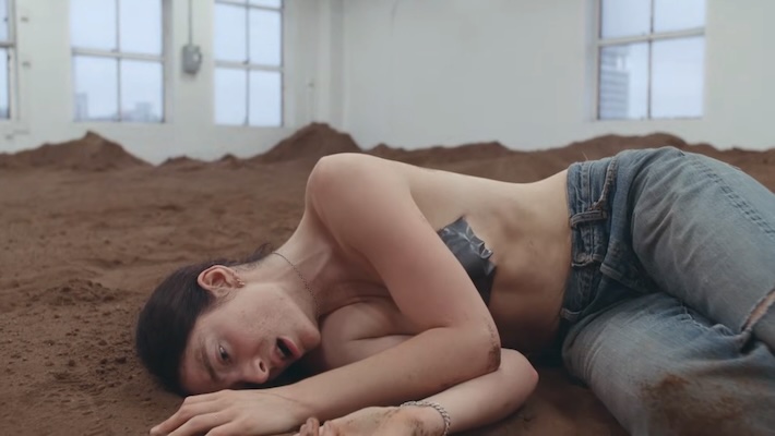Lorde dévoile une vidéo révélatrice et puissante pour «l'homme de l'année»