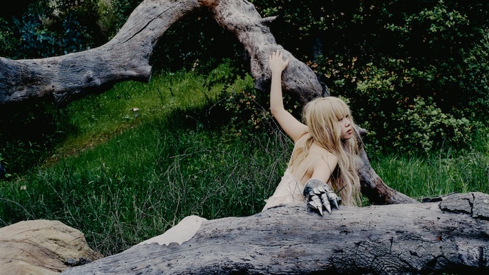 Wisp continue de pousser Shoegaze en avant sur `` Save Me Now '', son nouveau single lourd