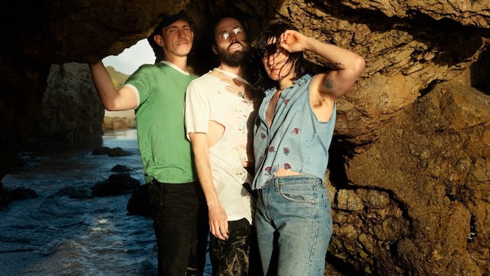 Big Thief va tout sur l'amour avec `` All Night All Day '', un nouveau single «Double Infinity»
