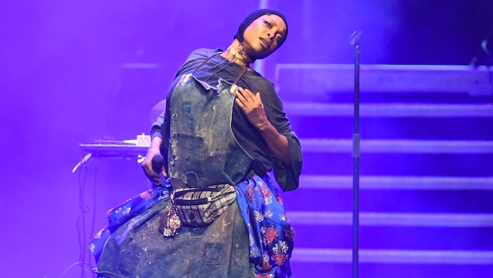 Erykah Badu annonce ses dates de tournée du 25e anniversaire de la maman du 25e anniversaire