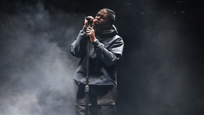 `` Have a Baby (avec moi) '' de Daniel Caesar fait une tentative désespérée pour sauver la relation défaillante
