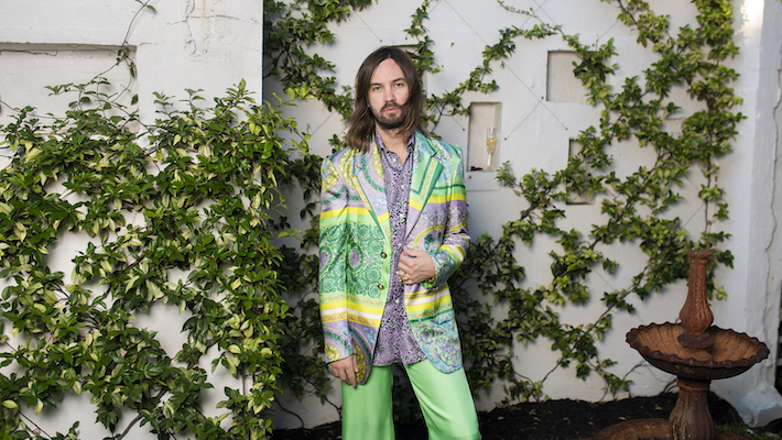 Kevin Parker de Tame Impala réfléchit à une décennie de «courants»: `` Je ne pourrais pas dire si c'était génial ou embarrassant ''