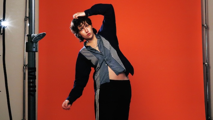 Le roi princesse s'en va après de faux amis et des appuyants queer sur le nouveau single 'Cry Cry Cry' '