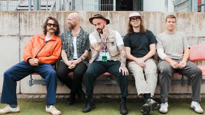 Ravage contribue à «Rabbit Run» et à trois nouvelles pistes à la bande sonore «capturée de vol»