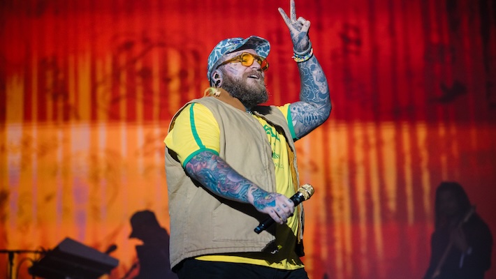 Teddy Swims a passé 100 semaines sans précédent sur le graphique Hot 100 avec `` Lose Control ''