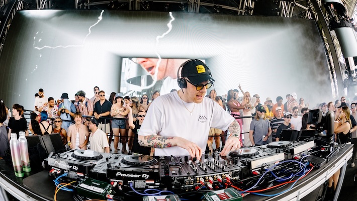 Kenny bat et Rex Orange County Back 'Lurker' Star Archie Madekwe sur 'Love and Obsession'