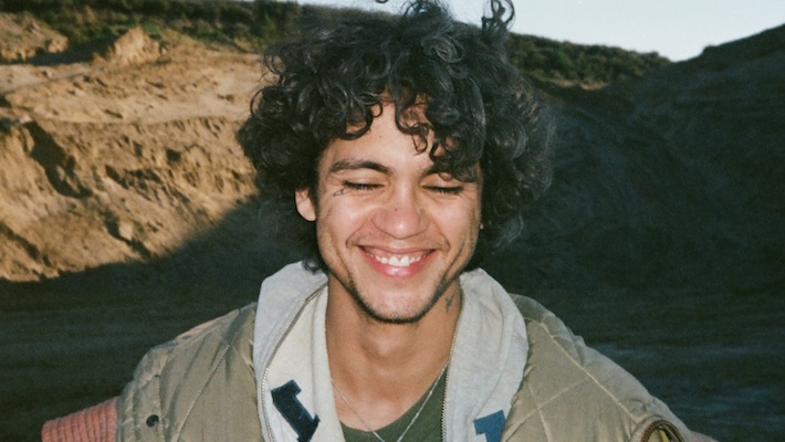 Dominic Fike reste toujours occupé comme il annonce «Rocket», une nouvelle mixtape