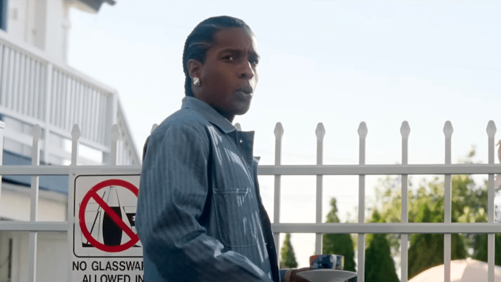 Asap Rocky Charms dans la bande-annonce de «Si j'avais des jambes, je te botterais» avec Rose Byrne et Conan O'Brien