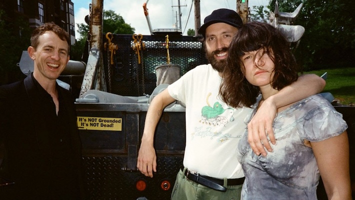Big Thief publie 'grand-mère' et 'Los Angeles' de leur prochain album, 'Double Infinity'