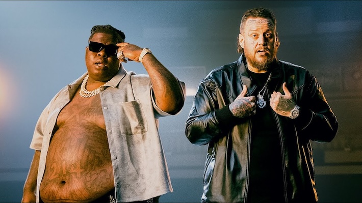 Bigxthaplug fait équipe avec Jelly Roll dans sa vidéo «Box Me Up» de «Hope You're Heureux»