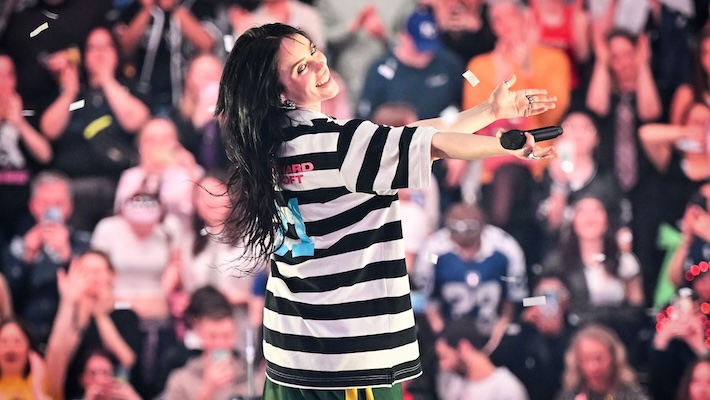Billie Eilish a transformé son obsession «uno» en un pack de cartes en édition limitée que vous pouvez obtenir maintenant