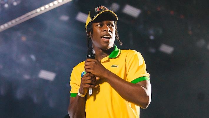 Daniel Caesar annonce la date de sortie de «fils de Spergy» avec «Appelez sur moi»