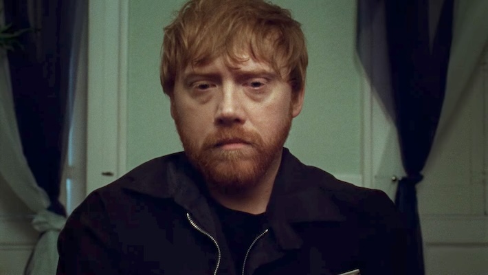 Ed Sheeran retrouve Doppelganger Rupert Grint pour la nouvelle vidéo «un peu plus»