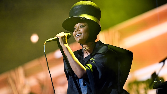 Erykah Badu & Alchemist annoncent la date de sortie de leur album conjoint, "Abi & Alan"