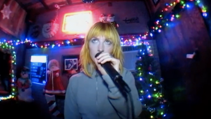Hayley Williams croit toujours à Nashville dans sa vidéo de la mort de l'ego lors d'une fête de Bachelorette