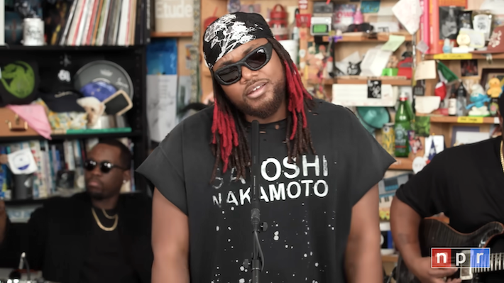 La version de concert de bureau en direct de Leon Thomas de 'Mutt' est maintenant en streaming
