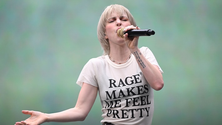 Les chansons divulguées de Hayley Williams, y compris le «vrai croyant», sont maintenant disponibles pour le streaming