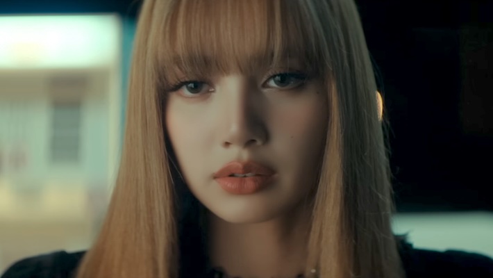 Lisa de Blackpink confronte l'amour et la perte dans sa nouvelle vidéo cinématographique «Dream»