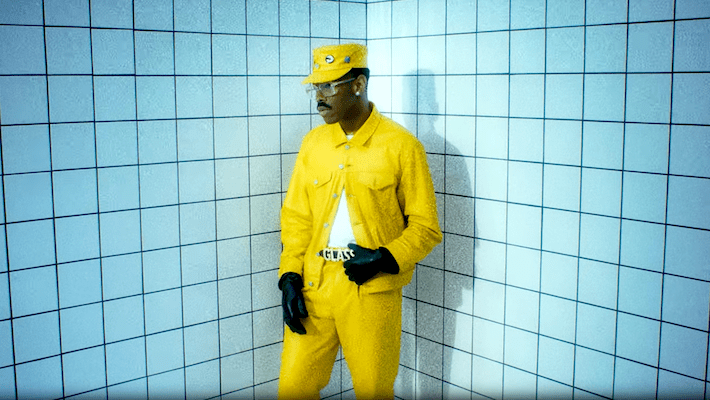 Tyler, le créateur danse de son pantalon dans la vidéo imaginative «Sugar on My Tongue»