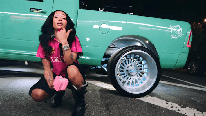COI LERAY et BKTHERULULA FLUMEZ DE L'ARGENT DANS LA VIDÉO «PINK Money» avec G Herbo