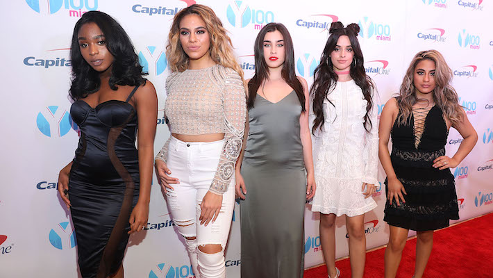 Camila Cabello réagit à la réunion surprise de Fifth Harmony lors d'un concert de Jonas Brothers