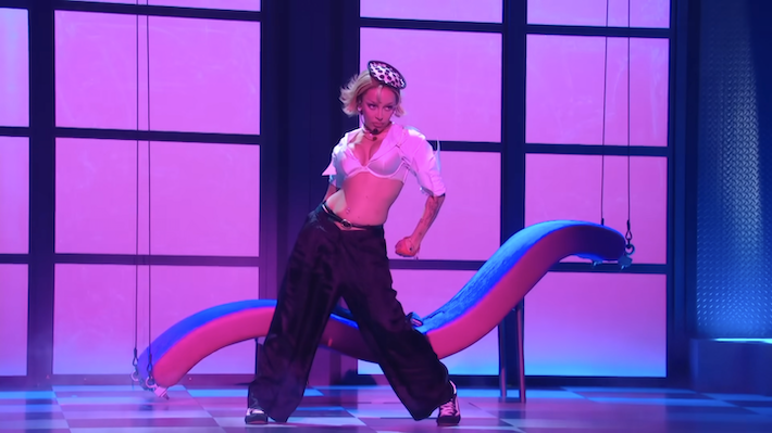 Doja Cat a recruté Kenny G pour une performance MTV VMA MTV de la nostalgie des années 80 de «Type jaloux»