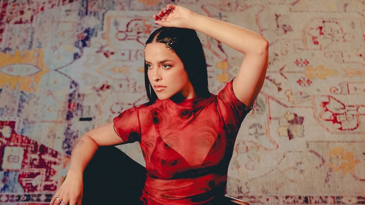 Gale demande de la clarté ou elle est partie sur son nouveau single accrocheur «Ciao!