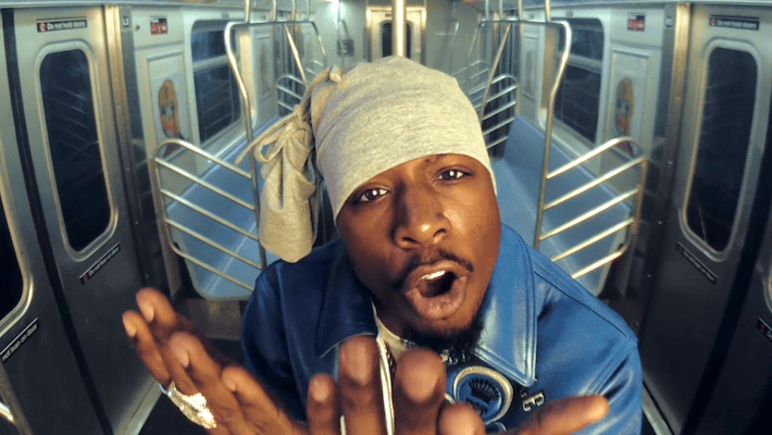 Joey Badass ramène le shake de Harlem dans sa vidéo nostalgique «Supaflee»