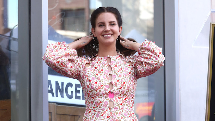 Lana Del Rey a chanté avec un groupe local après les avoir entendus couvrir l'une de ses chansons