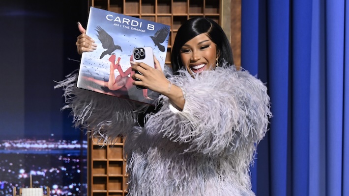 Le cardi B's "Suis-je le drame?" Tracklist présente `` Up '', «Wap» et 21 nouvelles chansons