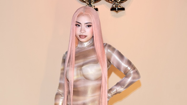 Le nouveau single de Ice Spice `` Baddie Baddie '' est une ode aux «Bad Girls», via le succès de Mia en 2012