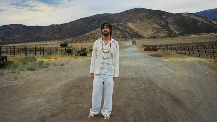 Tame Impala devient effrayant sur «Dracula», le dernier single «Deadbeat» prêt au club