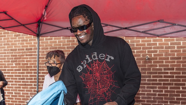 Young Thug a repoussé sa libération «uy scuti» pour accueillir un cardi B