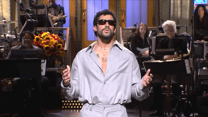 Bad Bunny donne aux fans quatre mois pour apprendre l'espagnol avant son spectacle de mi-temps du Super Bowl