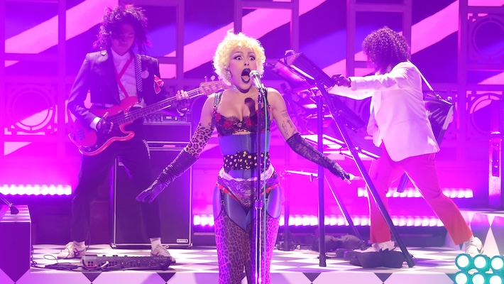 Doja Cat a livré des performances dramatiques de «magnifiques» et «aaahh hommes! Sur 'snl'
