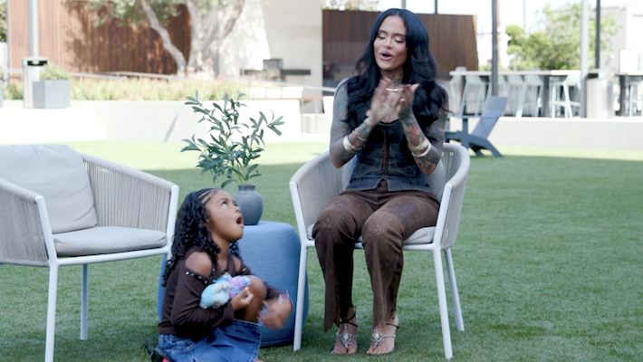 La fille de Kehlani lui pose des questions sur un nouvel album et Cardi B dans une adorable interview