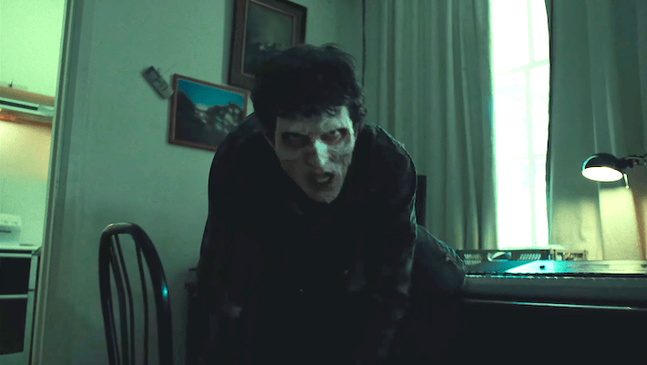 La vidéo bizarre « Death Cult Zombie » de Genesis Owusu a un moment de « The Ring »